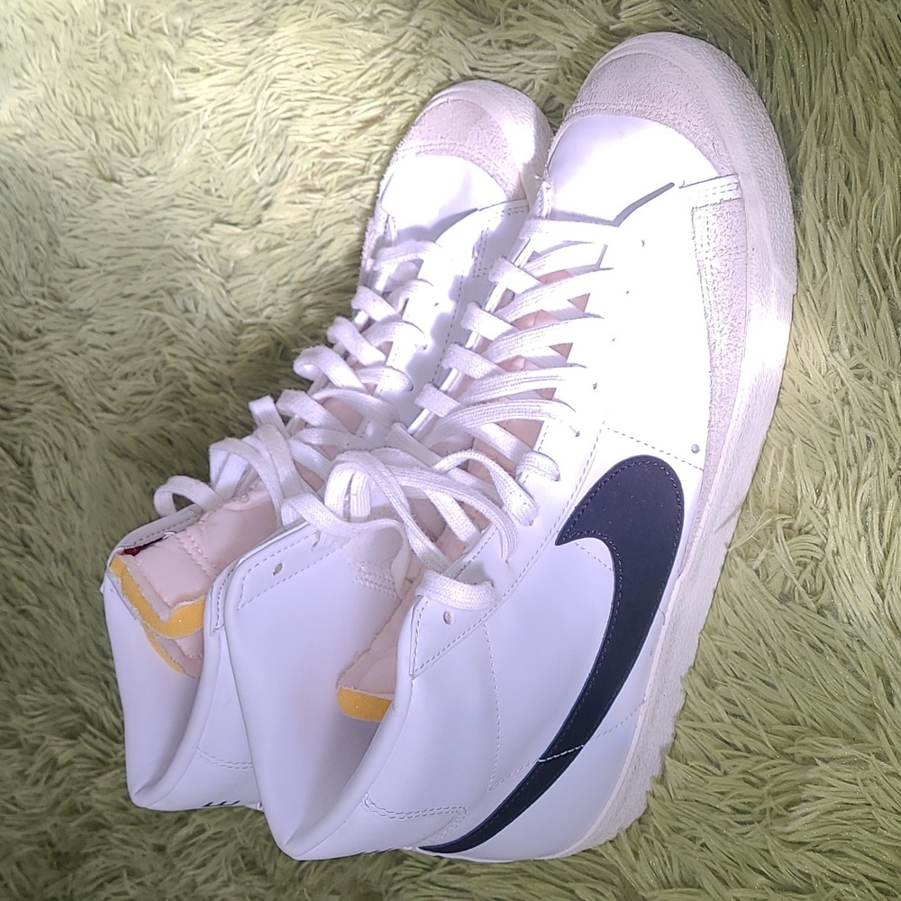 Mens Nike Blazer Mid 77 High Top Basketball Sneakers